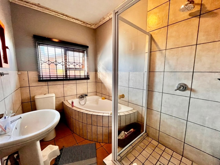 3 Bedroom Property for Sale in Waterval East North West